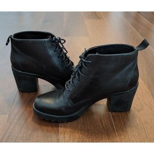 Like New Vagabond Grace Lace-up Boots (38)